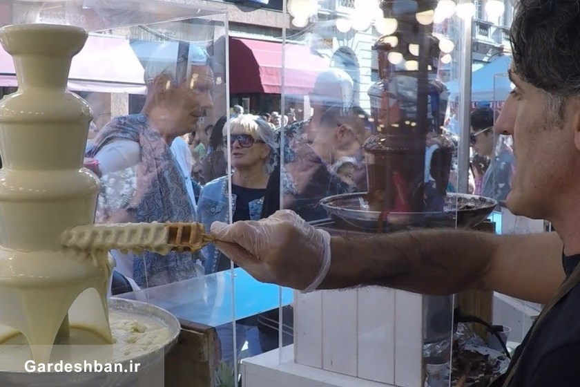 وافل بستنی شکل با شکلات در خیابان‌های فرانسه