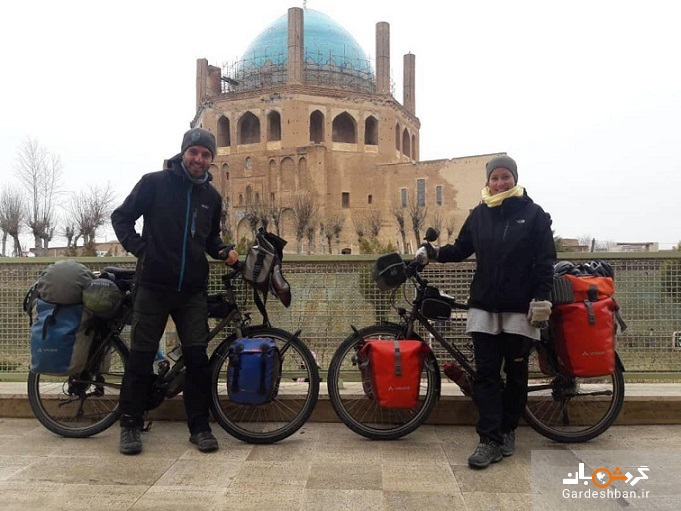 عکس/ زن و شوهر ایتالیایی با دوچرخه به گنبد سلطانیه رسیدند