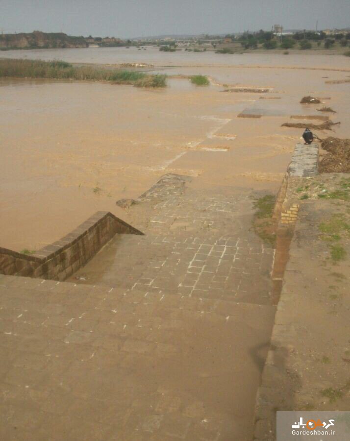 پل تاریخی شوشتر غرق در آب شد/ «بند میزان» یادگار ساسانیان زیر آب رفت + عکس