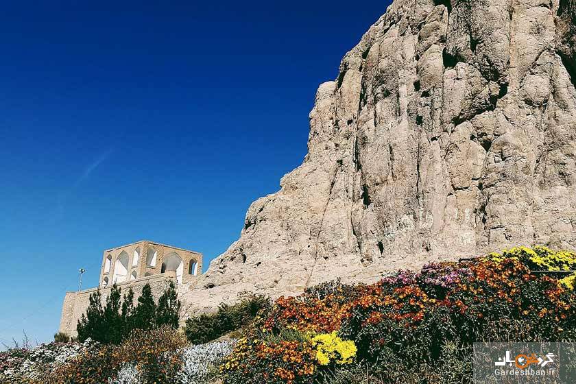تخت درگاه قلی بیگ از زیباترین آثار تاریخی کرمان/عکس