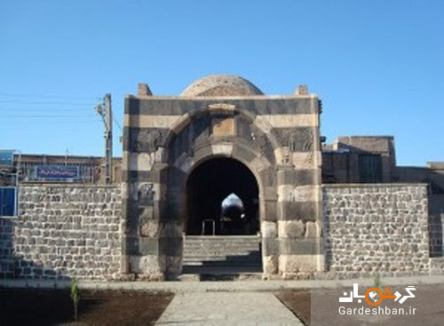 دروازه سنگی،بنای تاریخی با معماری مصری در شهر خوی+عکس