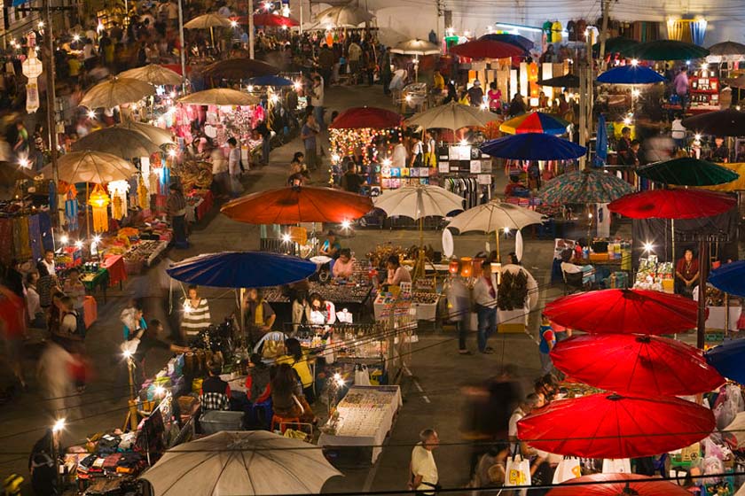 بازار شبانه چیانگ مای؛از مهم‌ترین مراکز خرید تایلند/عکس