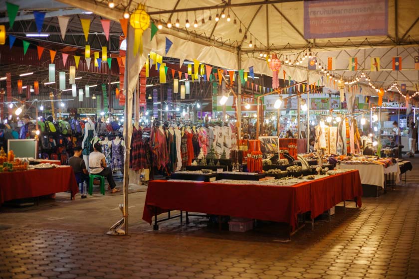 بازار شبانه چیانگ مای؛از مهم‌ترین مراکز خرید تایلند/عکس
