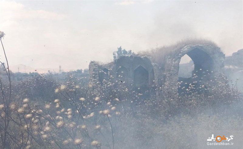 شعله‌های آتش در شهر تاریخی بلاد شاپور/ میراث فرهنگی: آتش سوزی عمدی است! + تصاویر