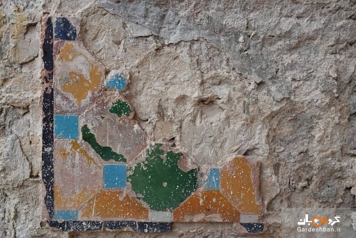 بقایای معماری اصفهان و کاشی‌های هفت رنگ صفوی در باغ عباس آباد