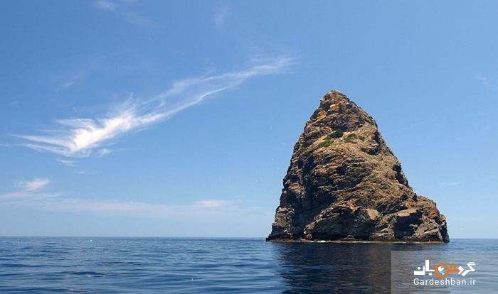 جزیره تنهایی در اقیانوس که خاصیت مغناطیسی دارد!/تصاویر
