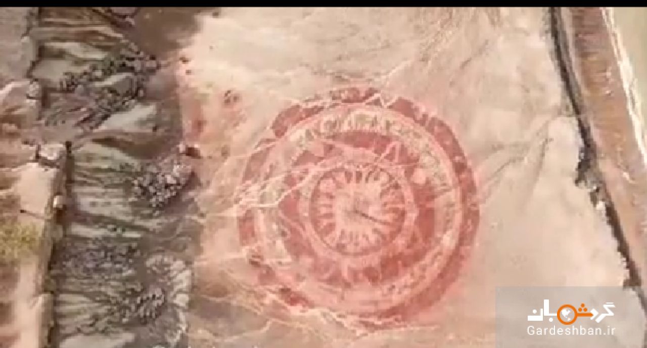 فرش خاکی قرمز نمادی از تمدن یک هزار ساله جزیره هرمز