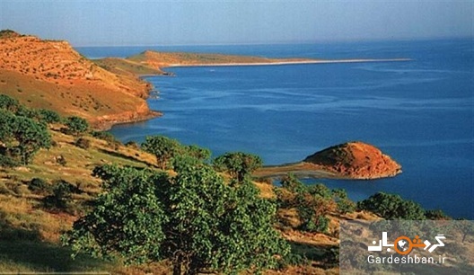 پارک ملی دریاچه ارومیه مابین دو استان آذربایجان شرقی و غربی
