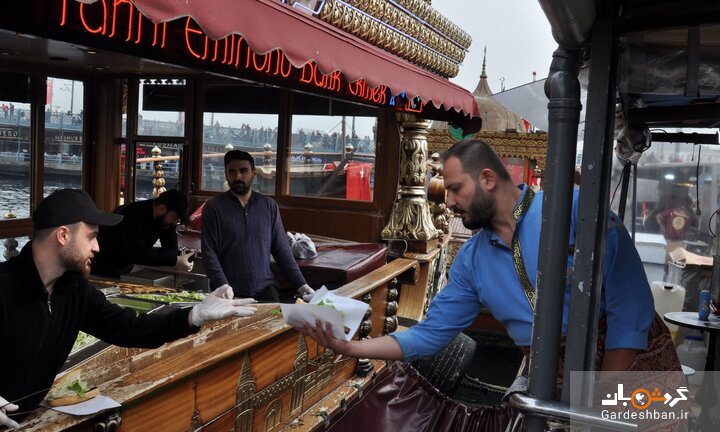 فروش ساندویچ ماهی مشهور استانبول متوقف شد/ اعتراض مردم و گردشگران به حذف این سنت غذایی