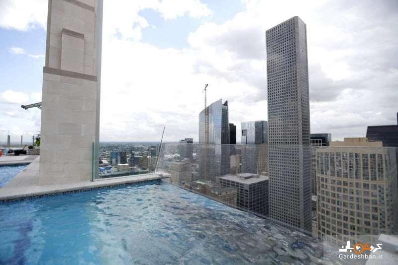 استخر شیشه ای در طبقه چهل دوم ساختمان معروف تگزاس/تصاویر