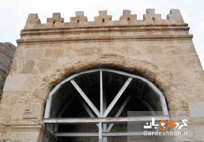 بنای تاریخی طاق گرا یا اریکه سلطنتی در جاده ابریشم/عکس