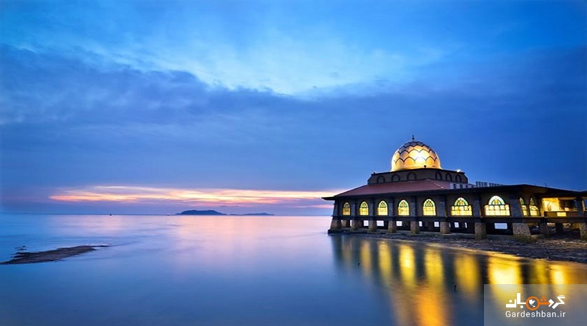 مسجد الحسین مالزی ؛مسجدی شناور روی آب+ تصاویر