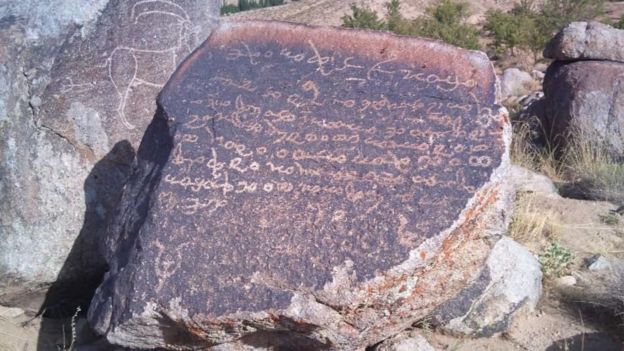 سنگ‌نوشته تازه کشف شده جاغوری افغانستان مربوط به دوره زبان باختری است