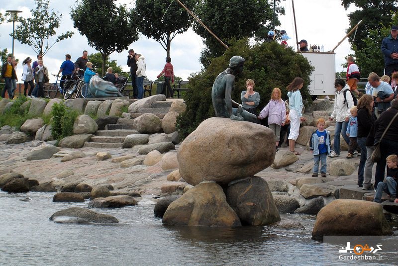 مجسمه پری دریایی کوچولو نماد شهر کپنهاگ دانمارک/عکس