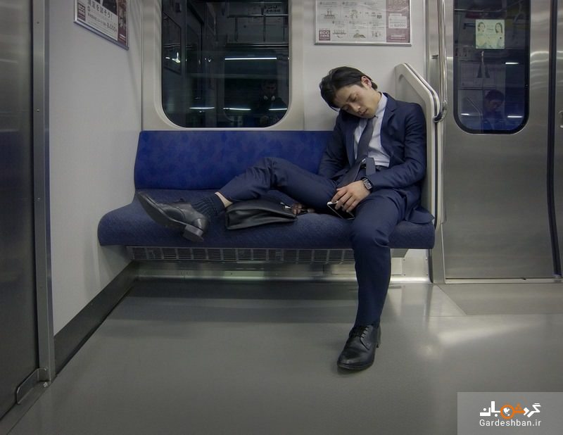 آداب استراحت مردم ژاپن در محل کار+عکس