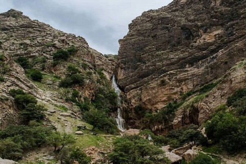 آبشار نوژیان؛یکی از بهترین جاهای دیدنی خرم آباد + عکس
