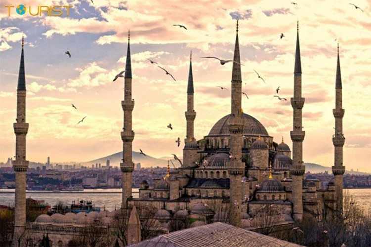 سقوط ارزش لیر، هزینه سفر به ترکیه را کاهش نداد