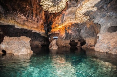 غار آبی دانیال؛ جاذبه های دیدنی و معروف سلمان شهر+عکس