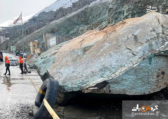 سقوط سنگ غول پیکر به جاده در شمیرانات/عکس