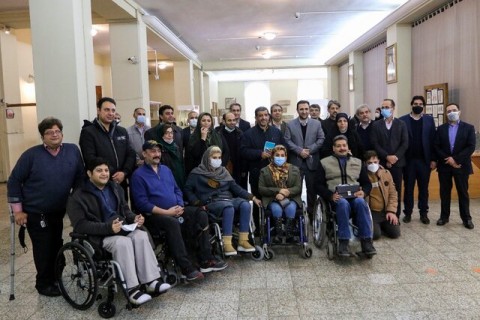 معلولان در ایران نمی‌توانند سفر بروند/وزیر میراث فرهنگی: رسیدگی به وضعیت معلولان دغدغه ماست