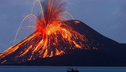 ببینید/ آتشفشانی که پس از ۶۰۰۰ سال از خواب بیدار شد