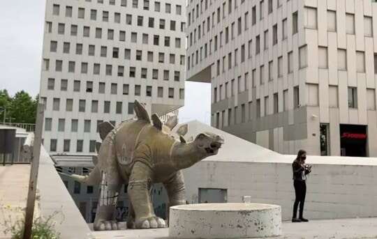کشف رازی هولناک در مجسمه یک دایناسور!