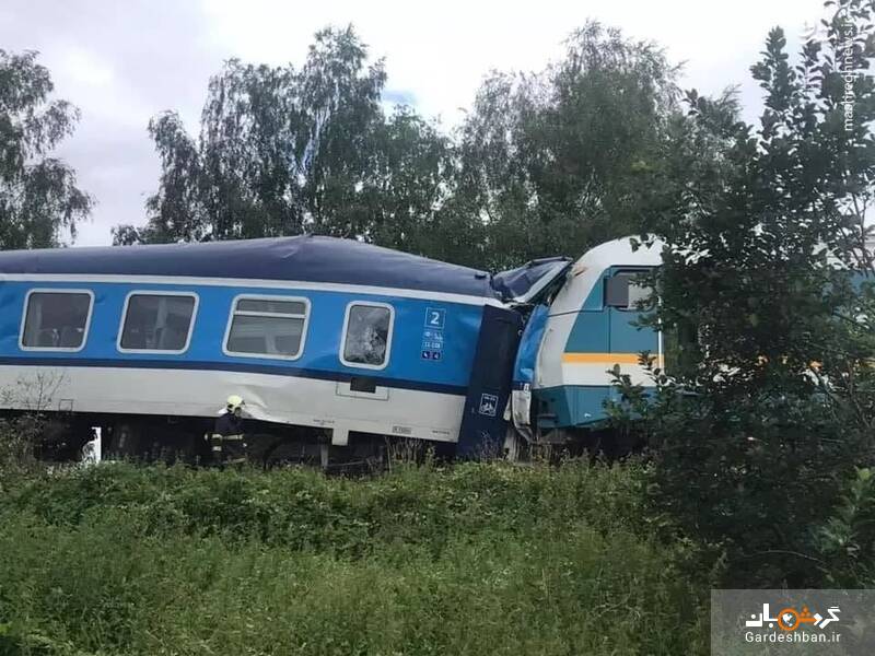 برخورد عجیب دو قطار مسافربری به یکدیگر در جمهوری چک/عکس