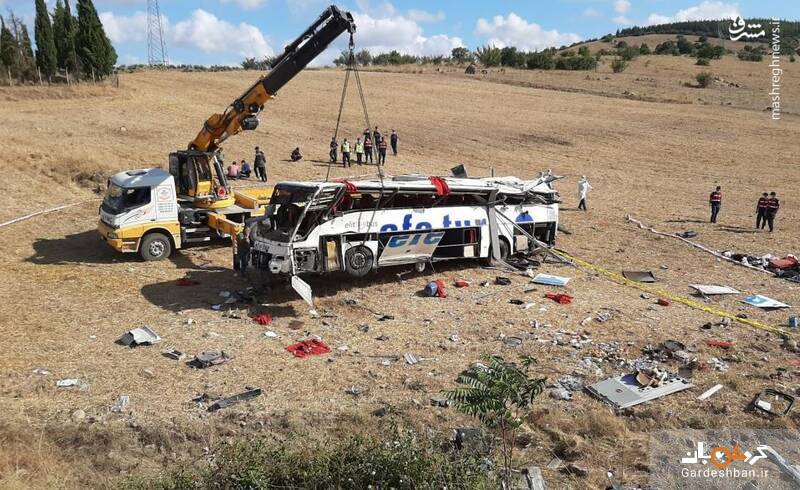 واژگونی مرگبار اتوبوس مسافربری در ترکیه/عکس