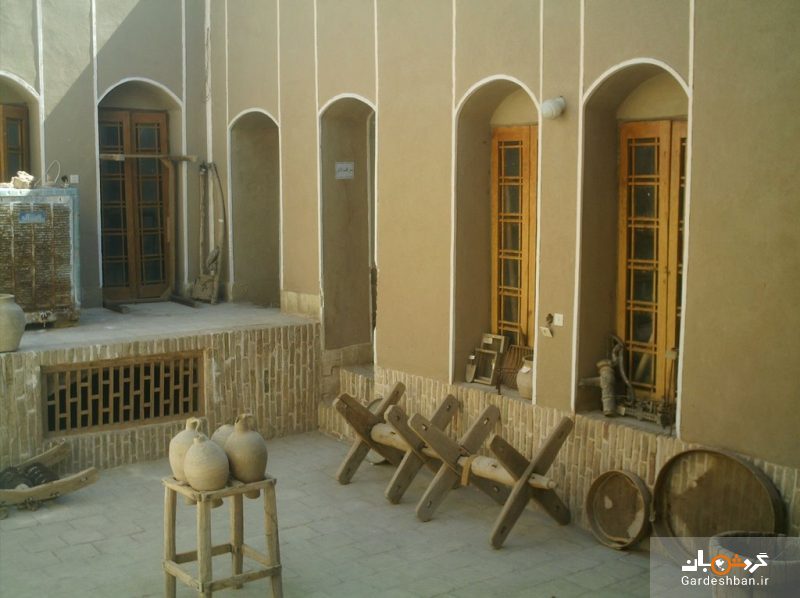خانه وحشی بافقی در گوشه شرقی مسجد جامع بافق/عکس