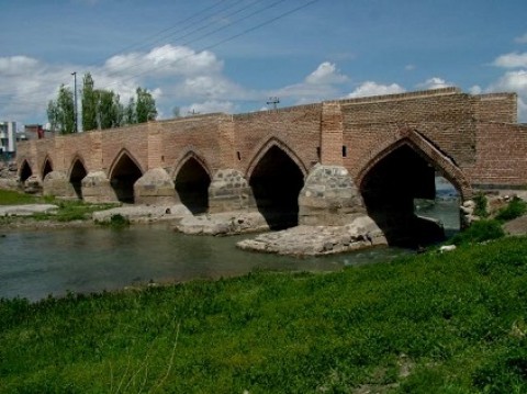 پل هفت چشمه؛ یادگار تاریخی صفویه در اردبیل+ عکس