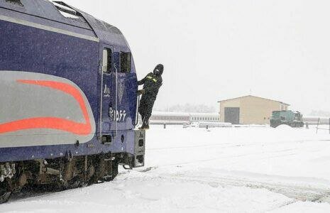 چرا سرمای شدید قطارها را زمین‌گیر کرد؟