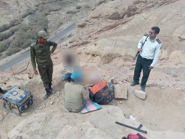دستگیری ۲ حفار حین حفاری غیرمجاز در یکی از تپه‌های تاریخی ایوانکی