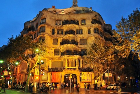 کازا میلا، ساختمانی رؤیایی در دل بارسلونا+ عکس