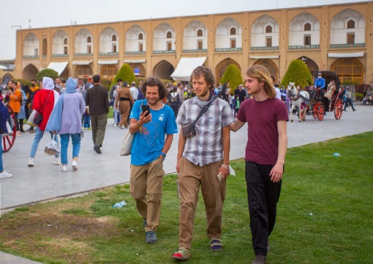 صنعت گردشگری ایران ۴۰ درصد رشد کرد/ درآمد ۲.۵ میلیارد دلاری ایران از جذب گردشگران خارجی