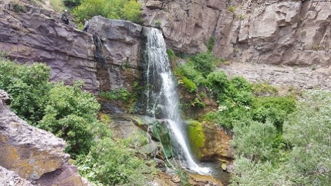 آبشار آرانا؛ یکی از زیباترین جاذبه‌های طبیعی زنجان+ عکس