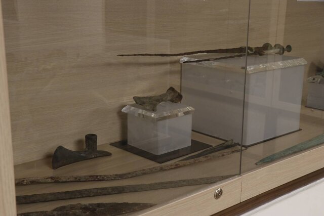 نمایش سلاح‌های دوره باستان در موزه رشت
