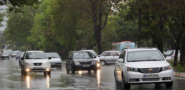 بارش باران در جاده‌های۲۰ استان کشور