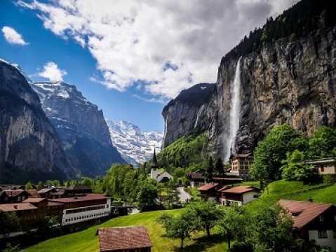 لاتربرونن ، دره‌ای با ۷۲ آبشار در سوئیس+ عکس