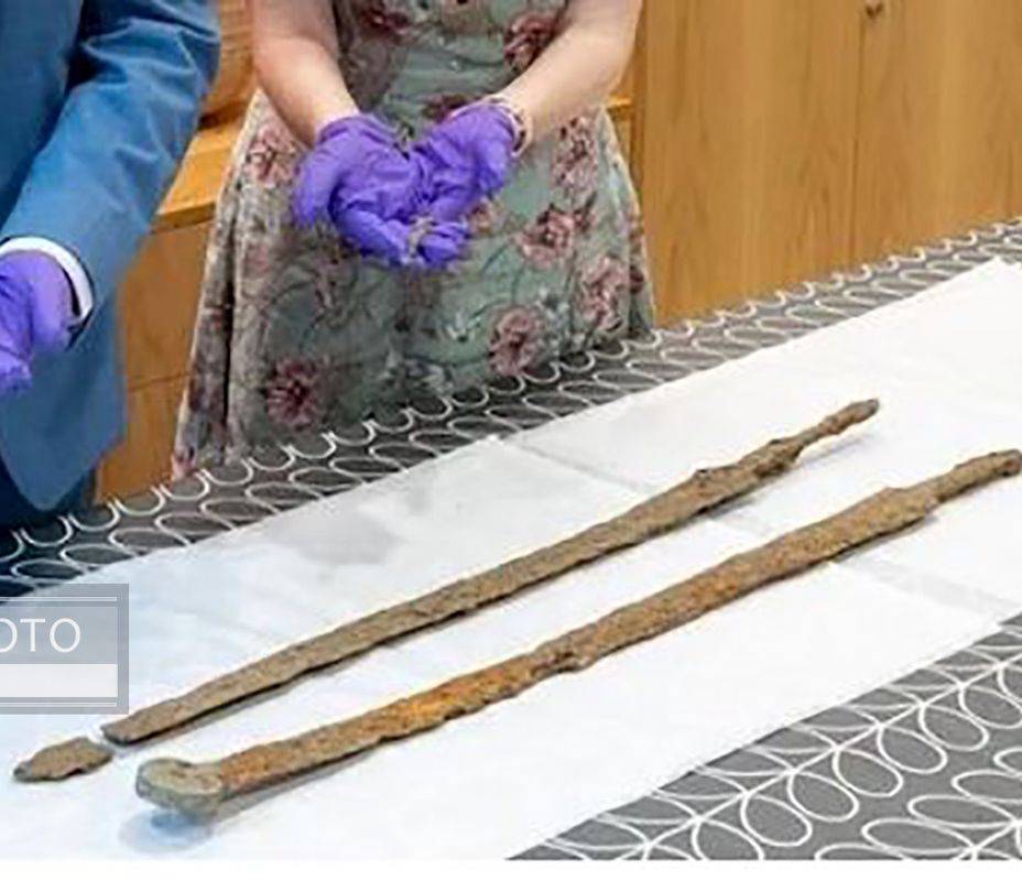 کشف دو شمشیر ۱۸۰۰ ساله