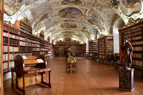 کلمنتینوم و زیباترین کتابخانه دنیا در پراگ+ عکس