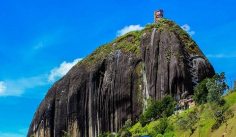 صخره گواتاپی کلمبیا، جاذبه منحصربفرد آمریکای‌ جنوبی+ عکس