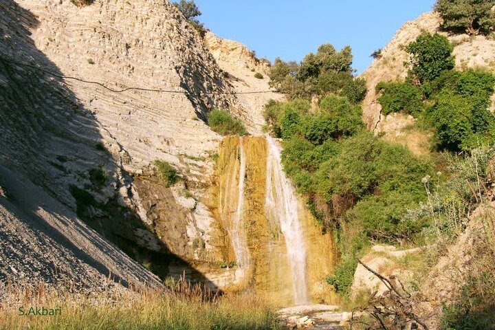 آبشار «اما» از منحصر به فردترین جاذبه های گردشگری ایلام