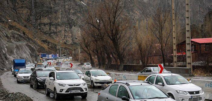 بارش برف‌وباران در محورهای چالوس، هراز، فیروزکوه و جاده‌های ۲۷ استان