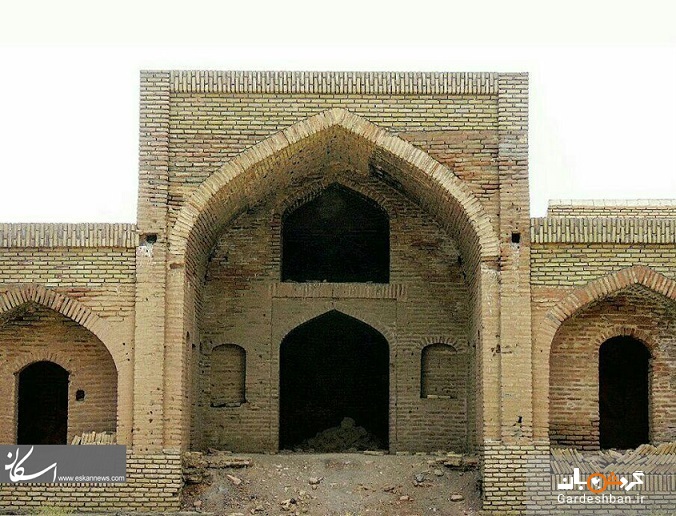 کاروانسرا بلاباد، بنایی با خشت پخته از دوران صفویه