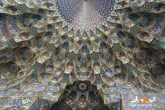 بررسی هنر کاشی کاری در حرم مطهر رضوی/رنگ ها و نقش هایی که بهشت را تداعی می کنند