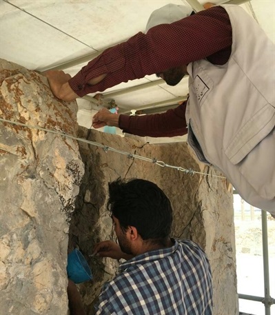 آغاز مرمت درگاه شمال غربی کاخ هدیش در تخت جمشید