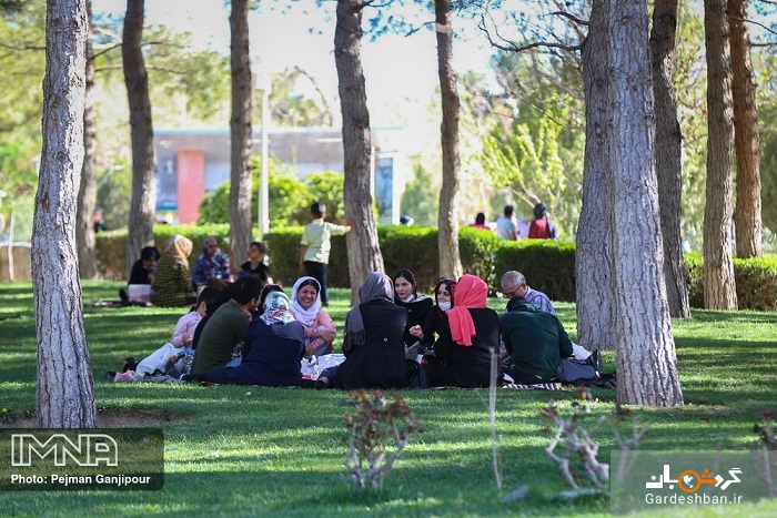بی احتیاطی گردشگران در کوه صفه اصفهان +تصاویر