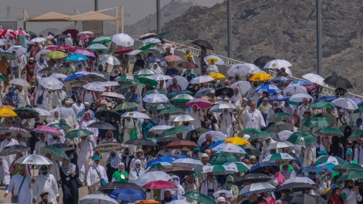 سهم بالای حجاج ثبت‌نام نشده در میان فوتی‌ها بر اثر گرما؛ مصر مجوز برخی آژانس‌های گردشگری را لغو کرد